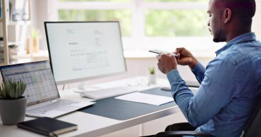 Belge fotoğrafı ya da telefonla fotoğraf çekmek. Akıllı Telefon Optik Belge Tanıma