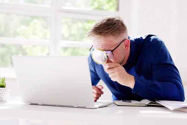 Tech Counterfeit Fraud Research Using Magnifier Glass — Stock Photo, Image