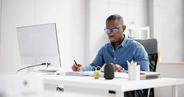 African American Accountant Doing Accounting Tax — Stock Photo, Image