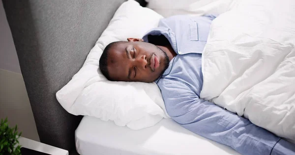 Afrikai Amerikai Férfi Alvási Apnoe Horkolás — Stock Fotó