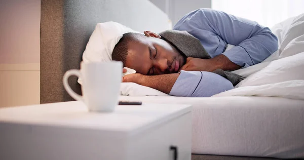 Hombre Enfermo Durmiendo Cama Para Descansar — Foto de Stock