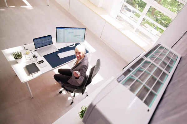 Air Conditioner Temperature Control Office Woman Using Remote — Stock Photo, Image