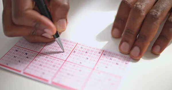 Numéro Marquage Main Personne Sur Billet Loterie Avec Stylo — Photo
