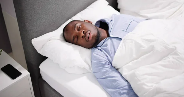 Africký Američan Spánkovou Apnoe Chrápání — Stock fotografie
