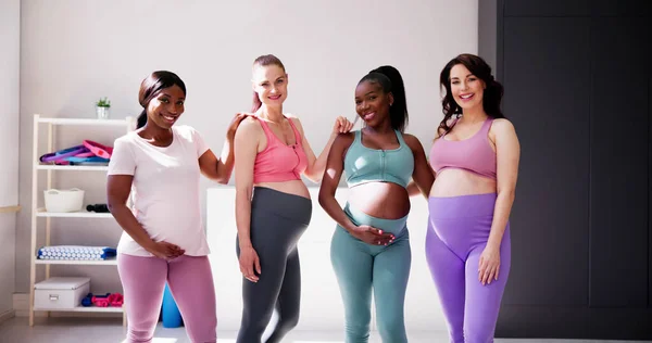 Gravid Kvinna Grupp Rad Unga Mödrar — Stockfoto