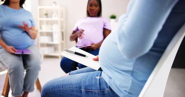 Těhotná Očekávající Ženskou Skupinu Těhotenství Mateřství — Stock fotografie