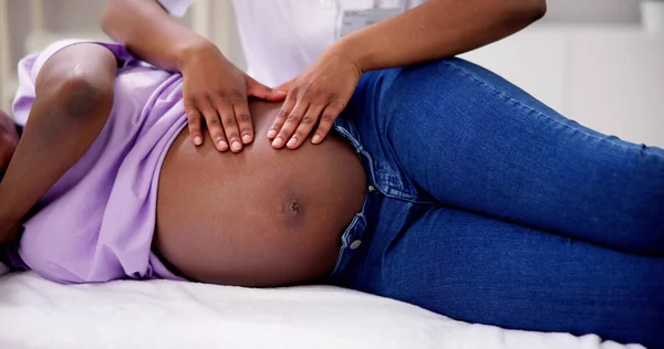 产前怀孕温泉按摩 怀孕妇女的健康状况 — 图库照片