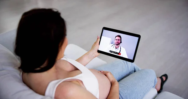 Zwanger Paar Online Videoconferentie Oproep Met Arts — Stockfoto