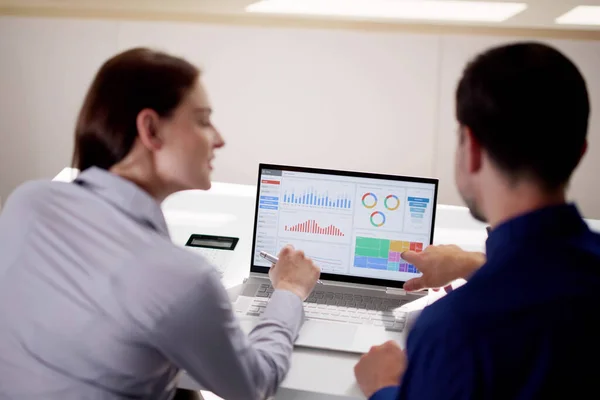 Two Analyst Using Kpi Dashboard Laptop Computer — Stock Photo, Image