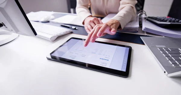 Factura Tablet Gerenciamento Bill Eletrônico Online — Fotografia de Stock