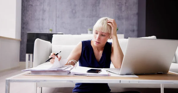 Women Headache Paperwork Tax Bill — Stock Photo, Image