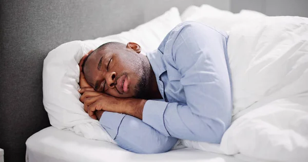 Africký Američan Spánkovou Apnoe Chrápání — Stock fotografie