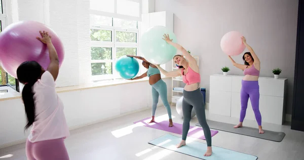 Sağlıklı Pilates Spor Salonu Hamilelik Jimnastiği — Stok fotoğraf