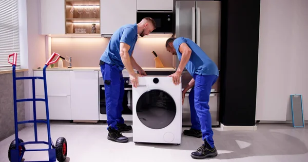 세탁기는 가전제품 인스턴트 제품이다 이사하는 — 스톡 사진