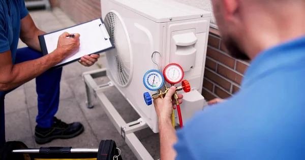 Industrial Air Conditioning Technician Hvac Cooling System Repair — Φωτογραφία Αρχείου