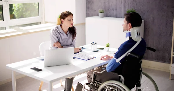 Unfall Behinderungen Ansprüche Anwalt Oder Anwalt Und Verletzte Klient — Stockfoto