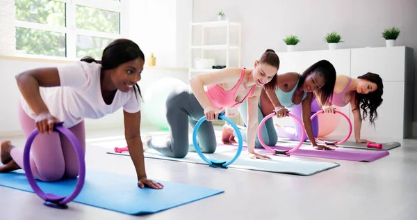 Trénink Pilates Ring Gym Prenatální Těhotné Skupiny Fitness — Stock fotografie