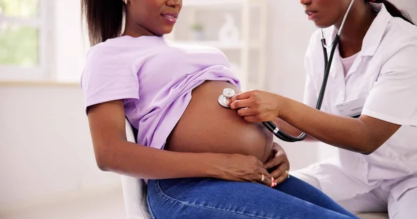 Τακτικός Προγεννητικός Έλεγχος Στο Κέντρο Μητρότητας Εγκυμοσύνη Και Γέννηση — Φωτογραφία Αρχείου