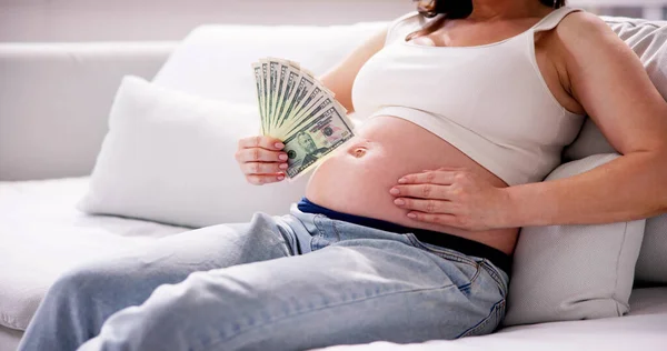 Pregnant Woman Money Healthy Family Home — Stock Photo, Image