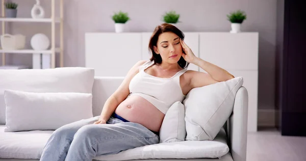 Mujer Enferma Embarazada Con Dolor Cabeza Malestar Dolor — Foto de Stock
