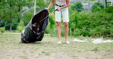 Çöp Toplama ve Çöp Toplama Yapan Çöpçü Kadın