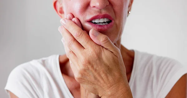 Yaralı Diş Çürük Kadın Diş Sağlığı Diş Ağız — Stok fotoğraf
