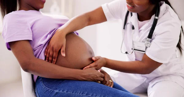 Pregnant Woman Massage Doula Baby Care Pregnancy Service — Foto Stock