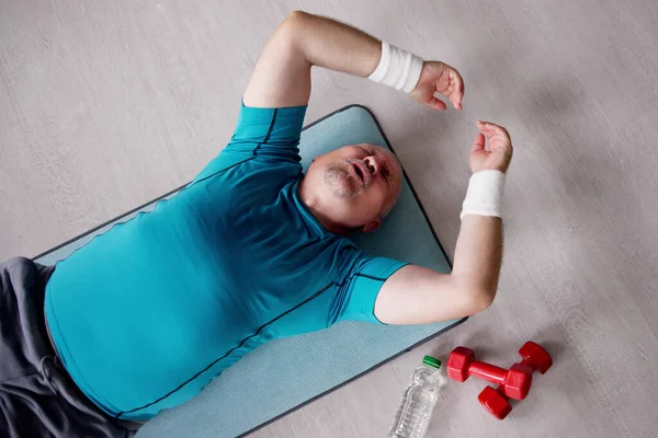Funny Home Workout Man Unavený Zábavném Tělocviku — Stock fotografie