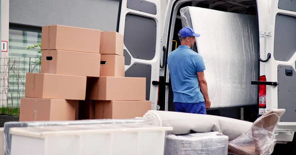 Грузовик Доставки Матрасов Movers Transporting Shipping — стоковое фото