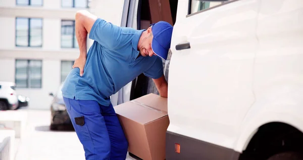 Lifting Box Rückenschmerzen Mover Mit Schweren Kisten — Stockfoto