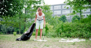 Çöp Toplama ve Çöp Toplama Yapan Çöpçü Kadın