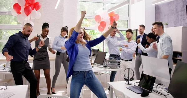 Lugar Trabajo Corporativo Divertido Éxito Laboral Personal Emocionado —  Fotos de Stock