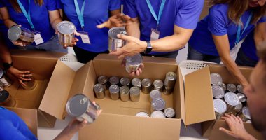 Gıda Bankası Bağış Kutularında İnsani Yardım. Gönüllü Topluluk