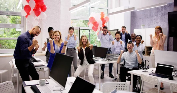 Trabajo Equipo Oficina Éxito Laboral Fiesta Celebración Baile —  Fotos de Stock