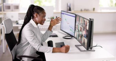 Sanal Günlük Konferansı Webinar Masaüstü Ekranı. Konferans Gündemi