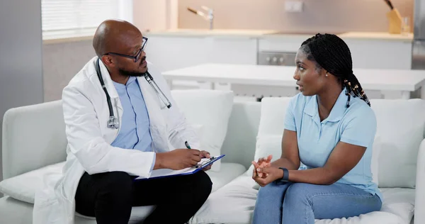 African Medical Doctor Talking Patient Health Service — Stock Photo, Image
