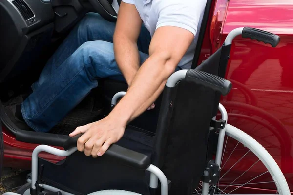 Foto Motorista Carro Com Uma Cadeira Rodas — Fotografia de Stock