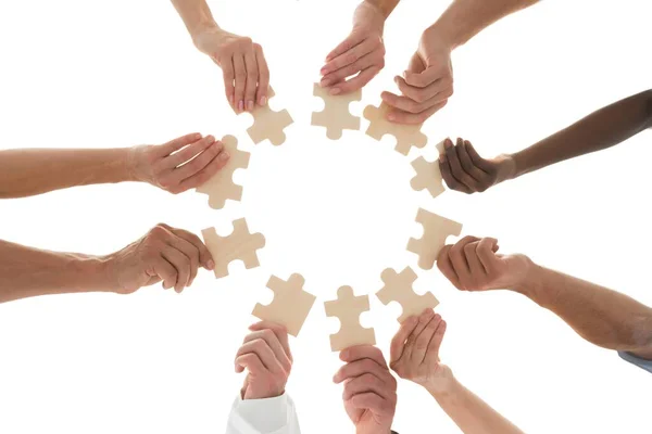 Direttamente Sotto Colpo Squadra Medica Unendo Pezzi Puzzle Huddle Contro — Foto Stock