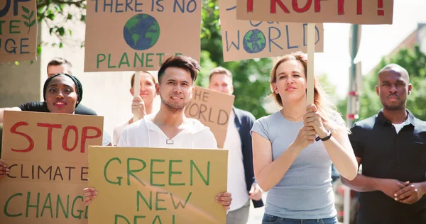 Activismo Por Medio Ambiente Terrestre Gente Con Banners Cambio Verde — Foto de Stock