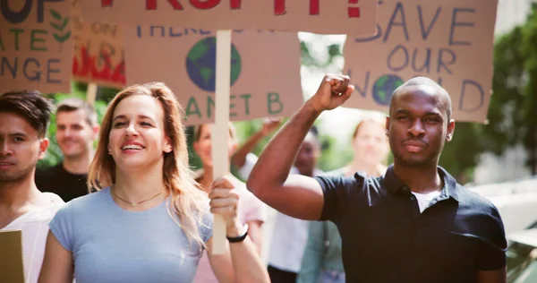 Ativismo Ambiental Terra Pessoas Com Banners Mudança Verde — Fotografia de Stock