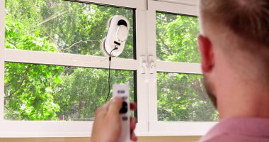 Otomatik Cam Yıkama. Robot Aygıt Makinesi