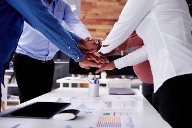 İş Adamları Yığınla El Birleştiriyor