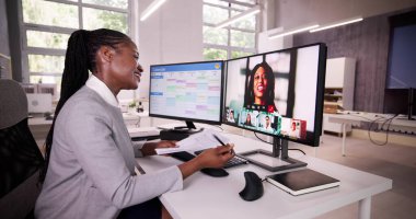 Çevrimiçi Görüntü Konferansı Kullanılarak Sanal İş Görüşmesi Webcast