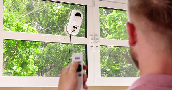 Otomatik Cam Yıkama. Robot Aygıt Makinesi