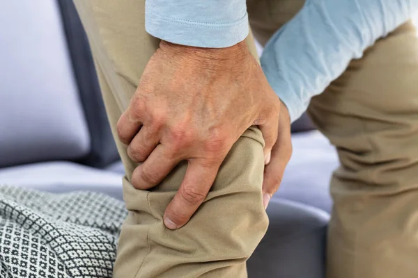 Man Suffering Knee Pain While Trying Stand — Stock Photo, Image