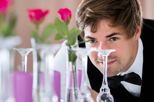 Handsome Waiter Looking Wedding Table Arrangement Restaurant — Stock Photo, Image