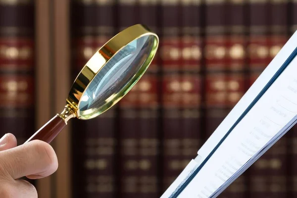 Cropped Image Lawyer Examining Documents Magnifying Glass Courtroom — Stock Photo, Image