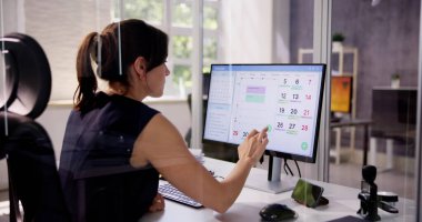 Hybrid Laptop 'ta Randevu Planlayıcısı ve Tarih Takvimi