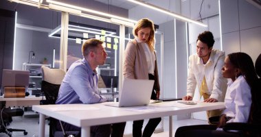 Ofis Yönetim Kurulu Toplantısı. Etkili takım çalışması