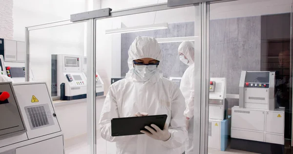 Farmaceutische Industrie Fabriek Medische Ingenieur Met Behulp Van Technologie — Stockfoto